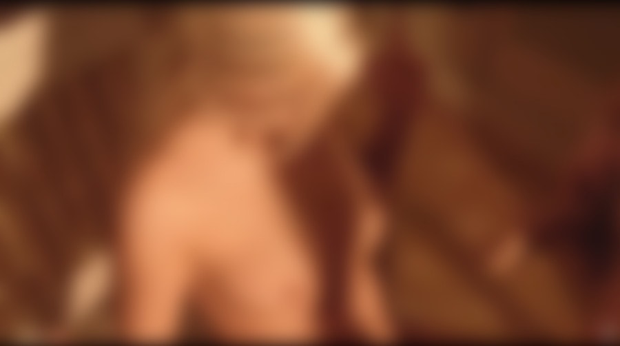 Heiße Cumshot-Liebhaberin auf AmateurCommunity kennenlernen! Cumshot auf Brüste