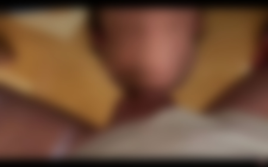 Amateurin beim Deepthroaten Deepthroat im Keller