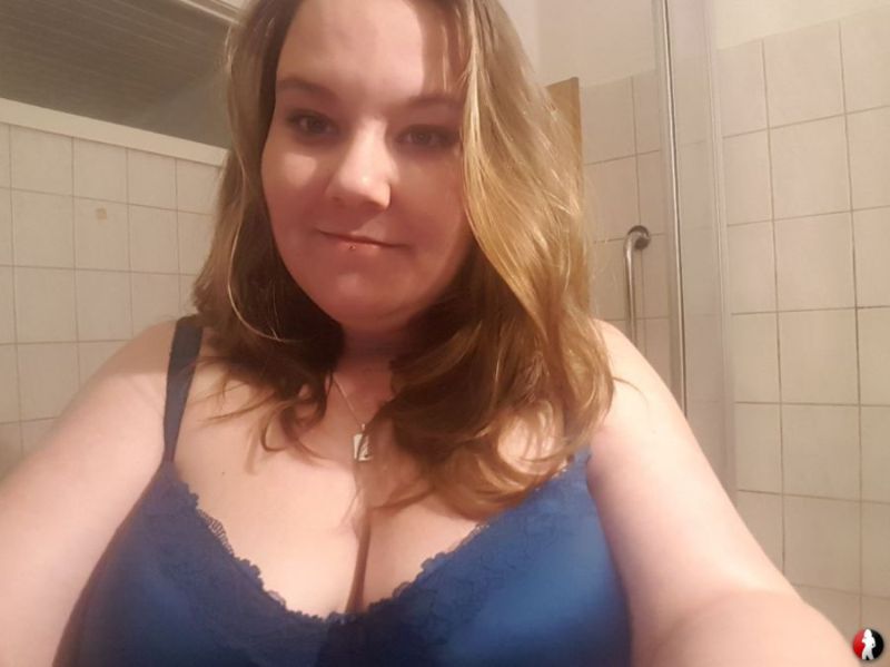 Dicke Frauen auf AmateurCommunity kennenlernen TeufelsLuder92 zeigt ihren dicken Körper auf AmateurCommunity