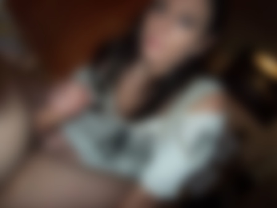 Geile Handjob Bilder und Videos anschauen! sweetmaus verwöhnt einen User mit einem geilen Handjob