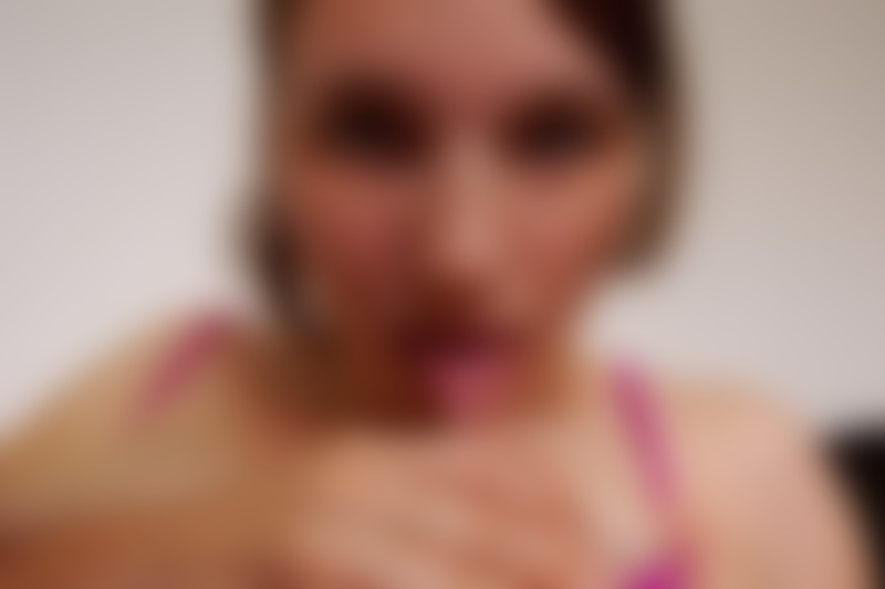 Amateur-Milchtitten auf AmateurCommunity erleben HornyJulia lässt ihre Milchtitten spritzen