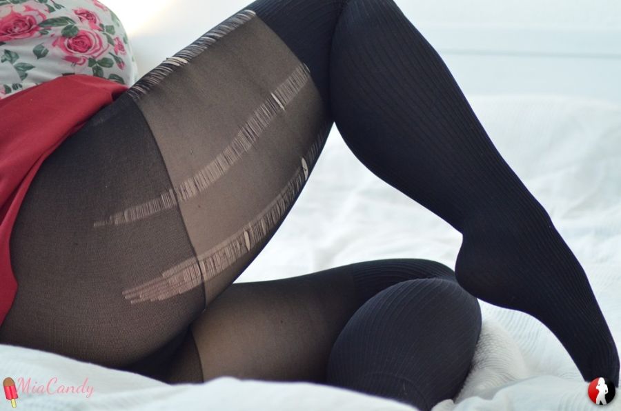 Live Nylonsex auf AmateurCommunity erleben! MiaCandy in geilen schwarzen Strumpfhosen