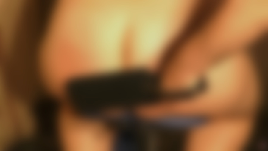 Geile Spanking Bilder und Videos ansehen! annadevot wird von ihrem Master gespankt
